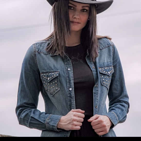 New boutique Denim shirt - Picture 3 of 13